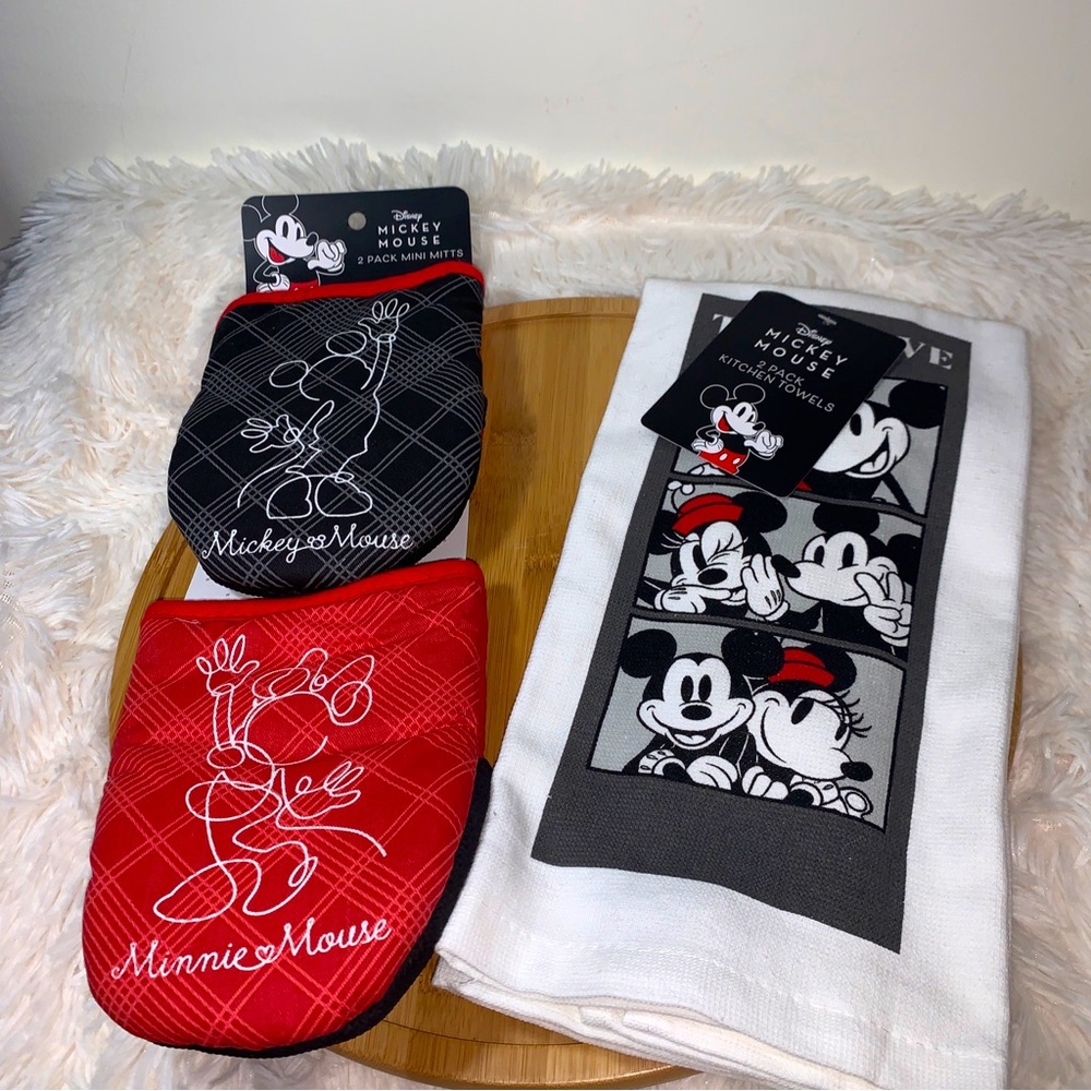 Disney Mickey & Minnie Mouse Set of 2 Kitchen Towels 16" x 26" & 2 Pk Mini Mitts